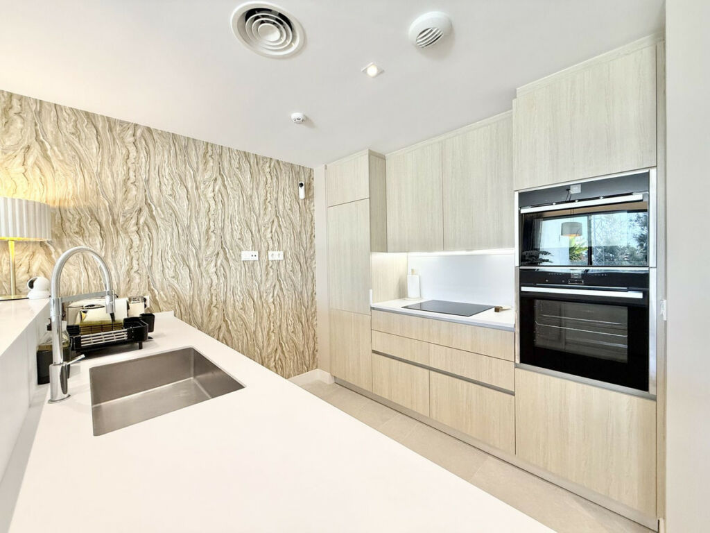 Penthouse Cabopino Málaga - image 13