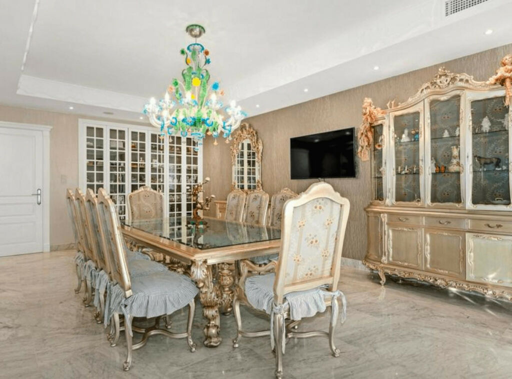 Detached Villa The Golden Mile Málaga - image 13