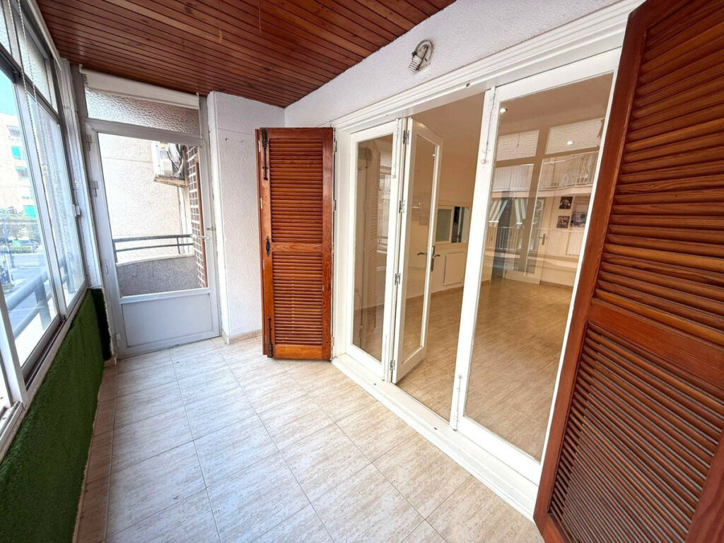 Middle Floor Apartment Torrevieja Alicante - image 13