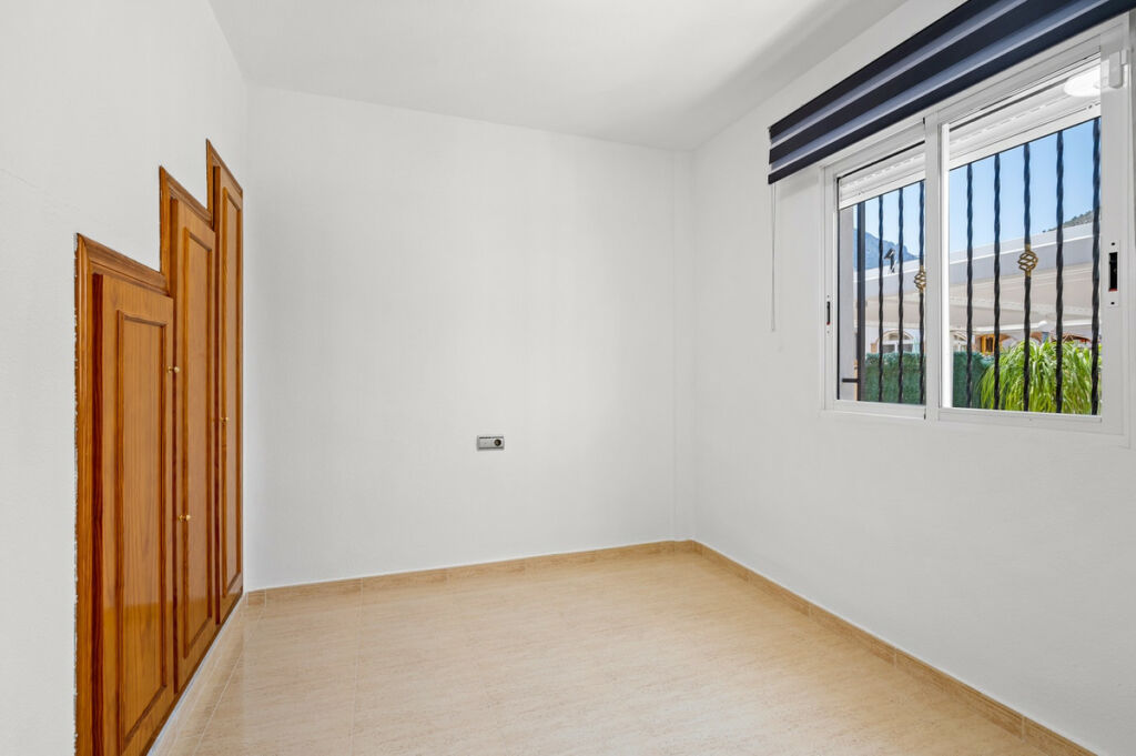 Detached Villa Polop Alicante - image 13