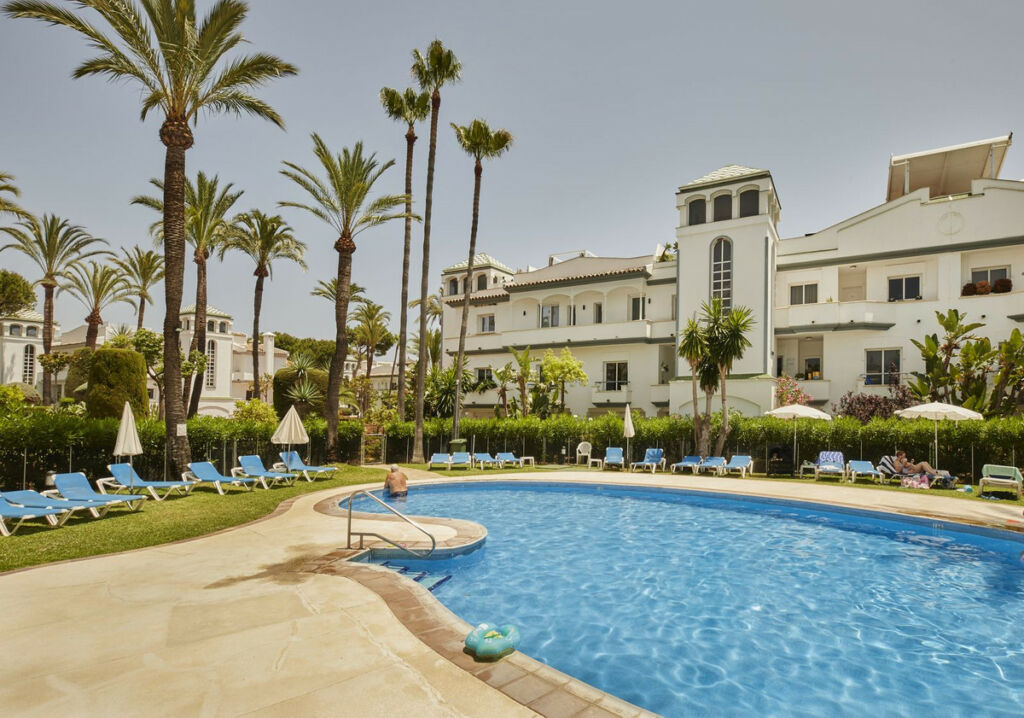 Middle Floor Apartment Estepona Málaga - image 13