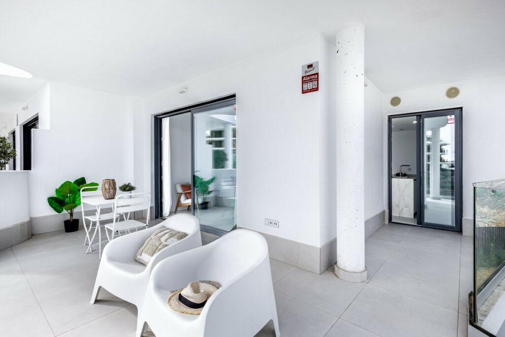 Middle Floor Apartment Higueron Málaga - image 13