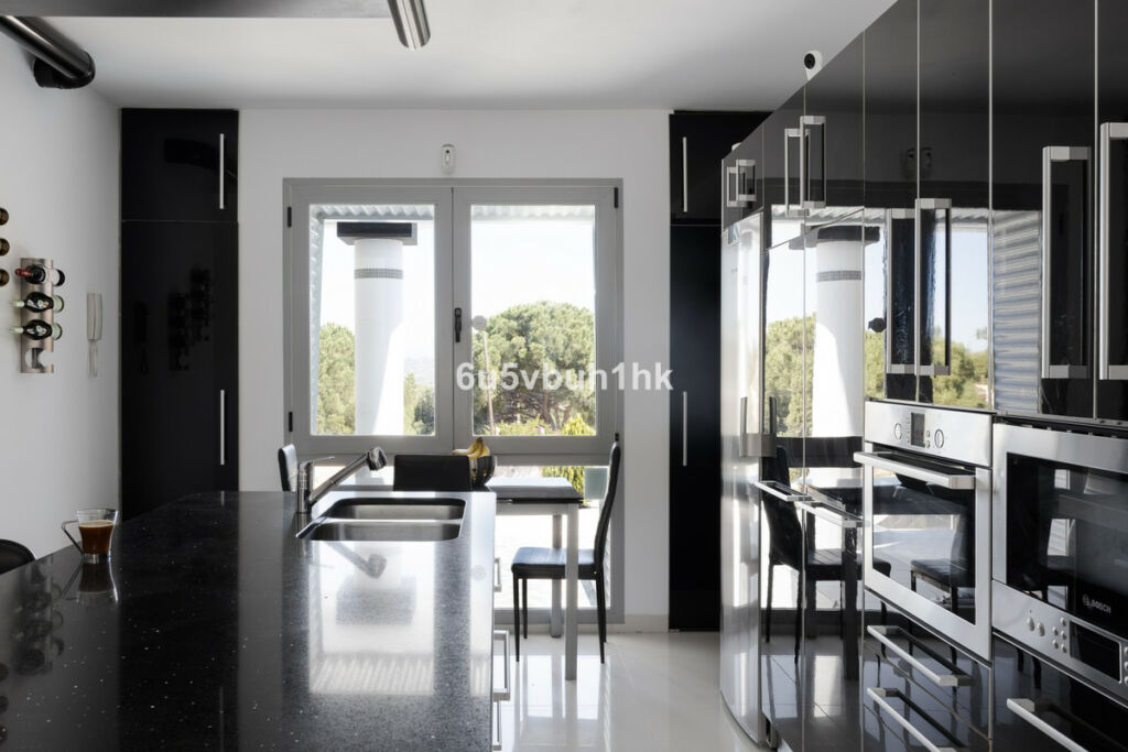 Detached Villa Alhaurín de la Torre Málaga - image 13
