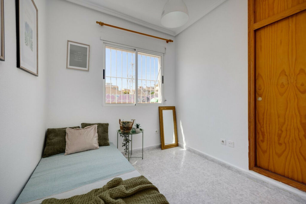 Bungalow Torrevieja Alicante - image 13