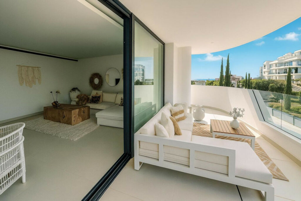 Middle Floor Apartment Higueron Málaga - image 13