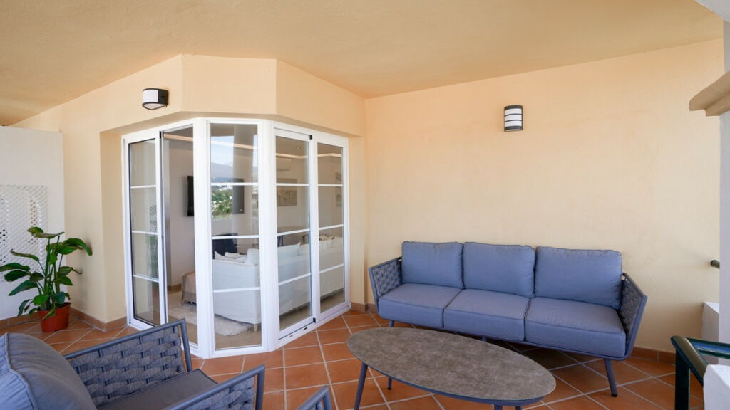 Middle Floor Apartment Nueva Andalucía Málaga - image 13