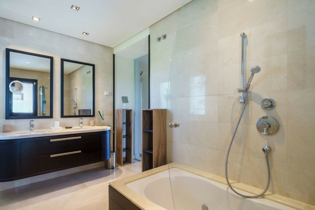 Middle Floor Apartment La Quinta Málaga - image 13