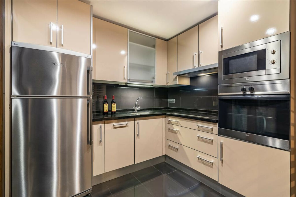 Middle Floor Apartment Estepona Málaga - image 13