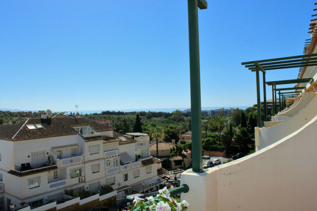 Middle Floor Apartment Nueva Andalucía Málaga - image 13