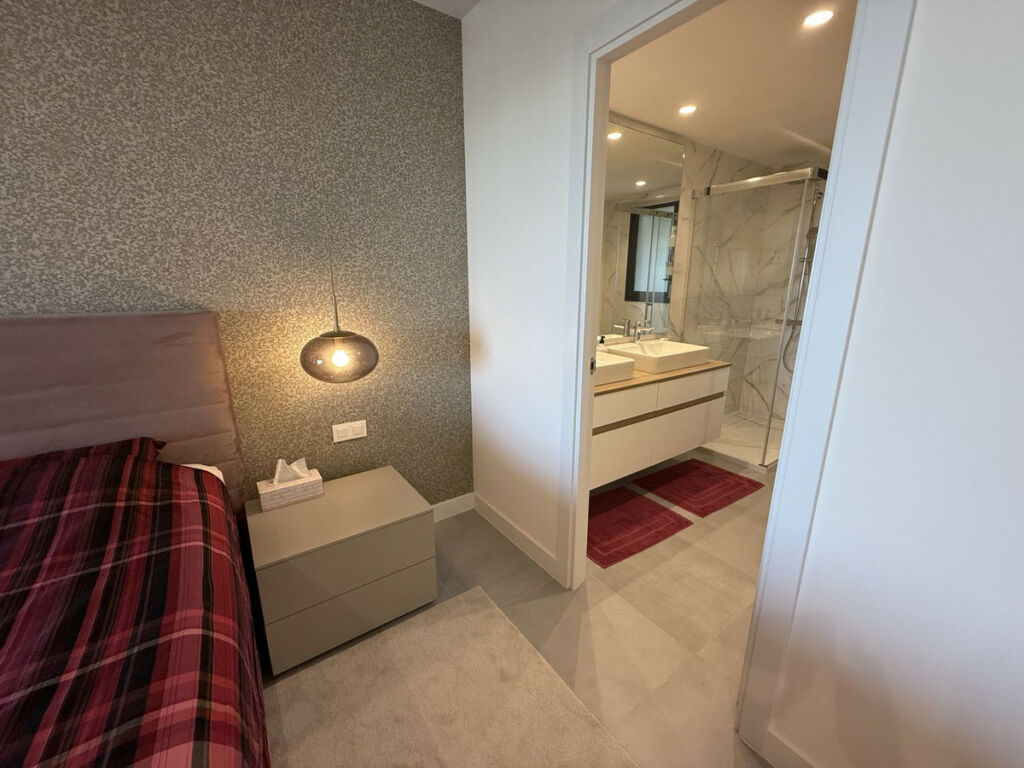 Middle Floor Apartment Estepona Málaga - image 13