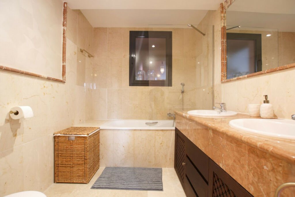 Middle Floor Apartment Calahonda Málaga - image 10