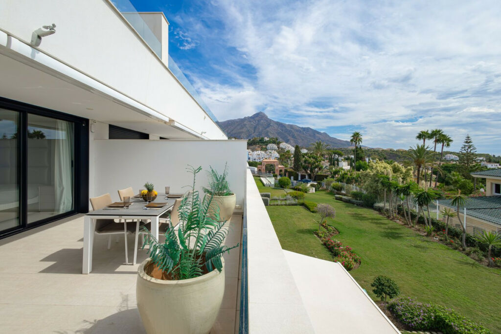 Middle Floor Apartment Nueva Andalucía Málaga - image 13