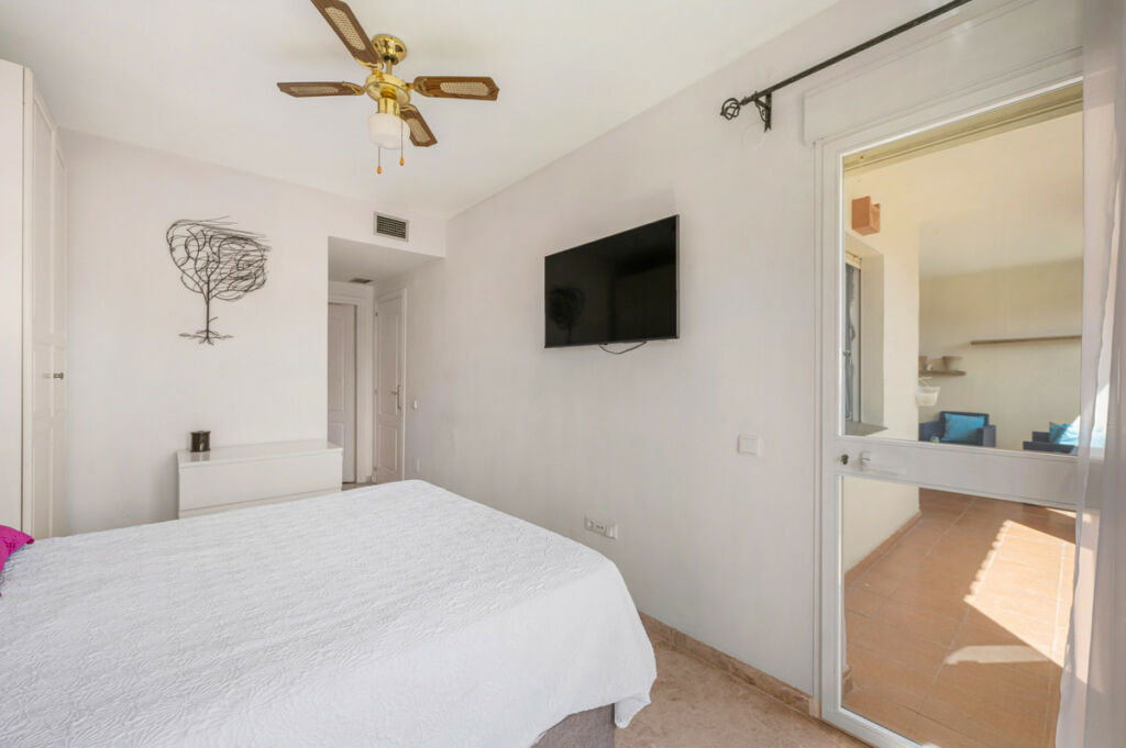 Middle Floor Apartment Nueva Andalucía Málaga - image 13