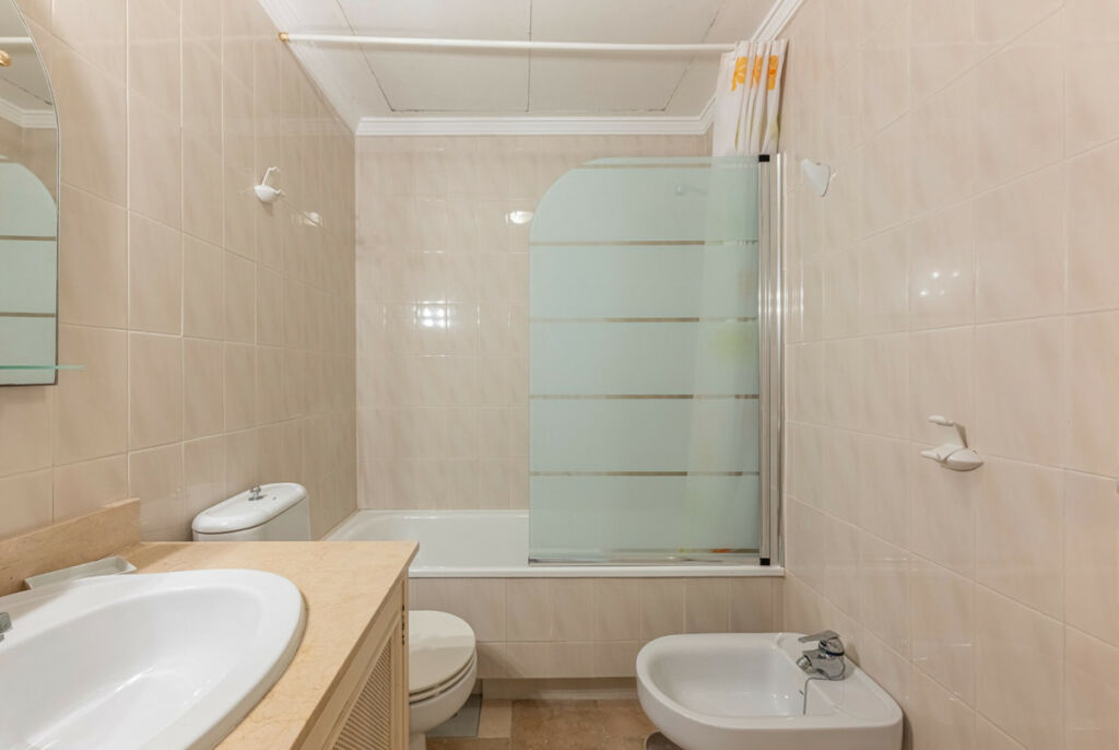 Middle Floor Apartment Nueva Andalucía Málaga - image 13