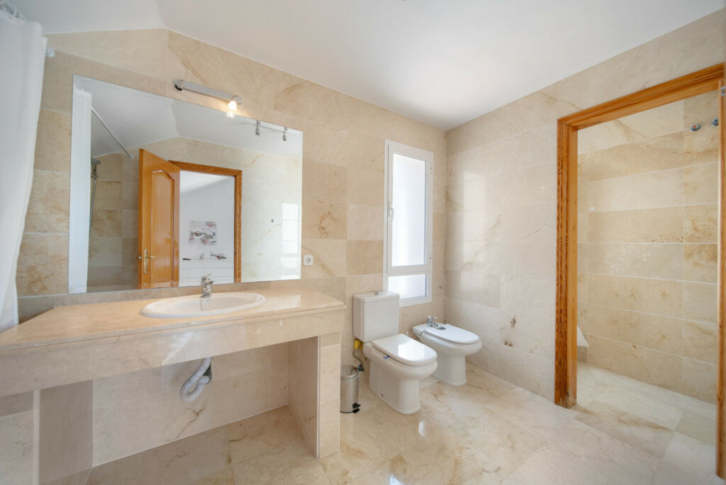 Penthouse Duplex Nueva Andalucía Málaga - image 13