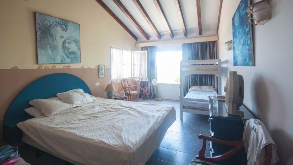 Detached Villa Estepona Málaga - image 13