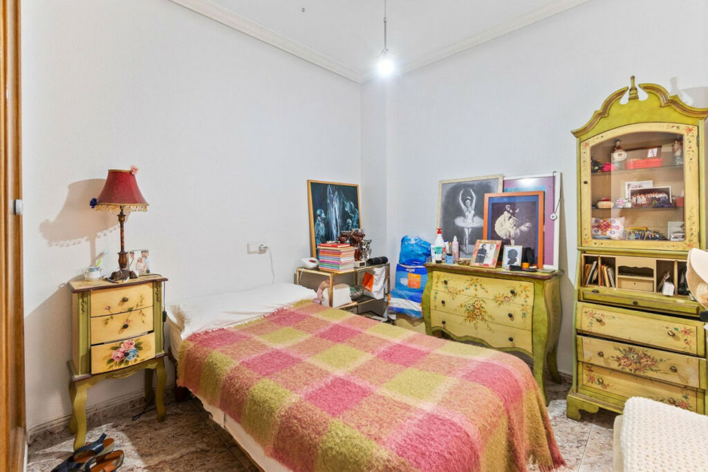 Middle Floor Apartment Torrevieja Alicante - image 9