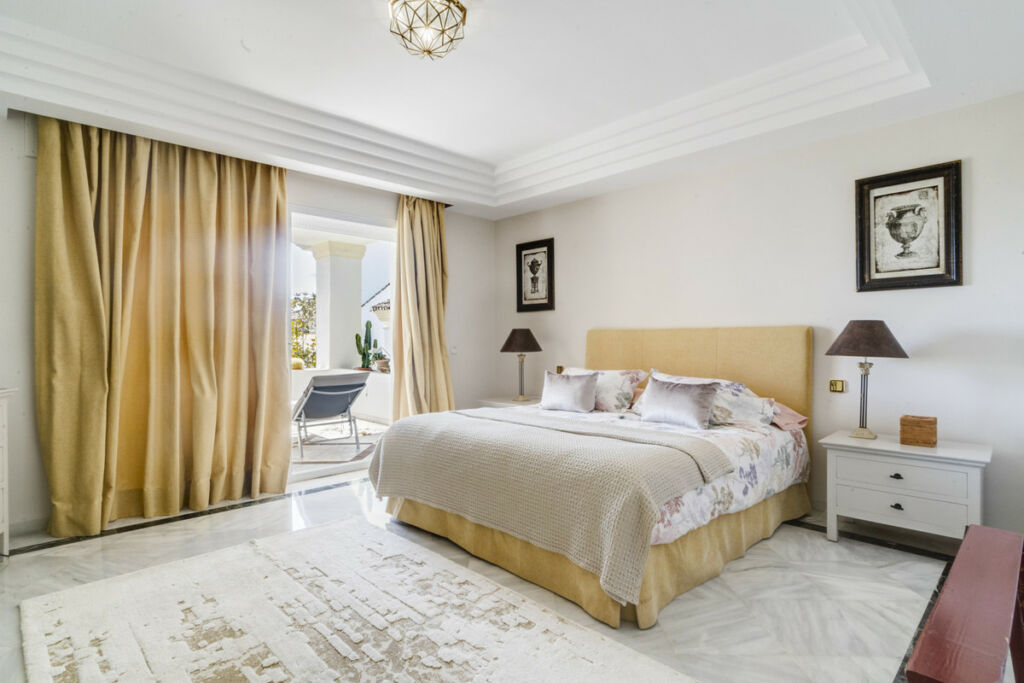 Middle Floor Apartment The Golden Mile Málaga - image 13
