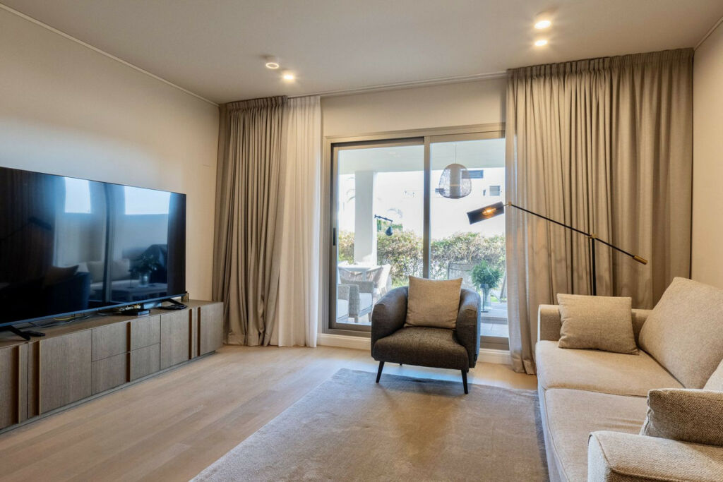 Middle Floor Apartment Estepona Málaga - image 13