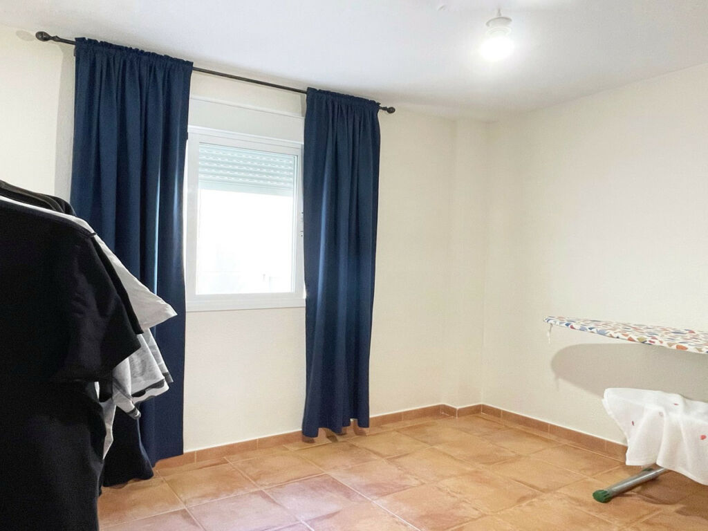 Middle Floor Apartment Las Lagunas Málaga - image 13