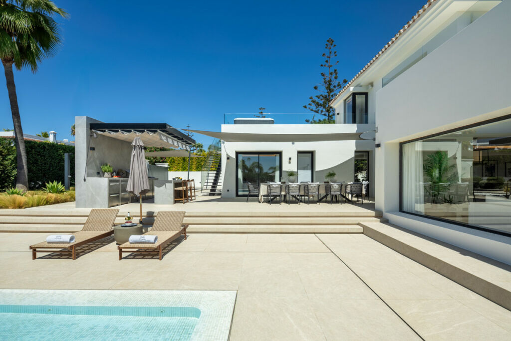 Detached Villa Nueva Andalucía Málaga - image 13