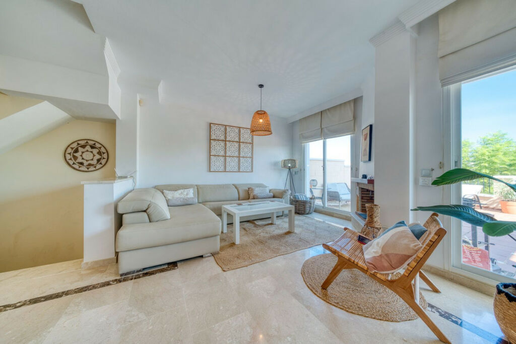 Townhouse La Duquesa Málaga - image 14