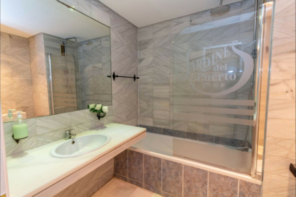 Middle Floor Apartment Puerto Banús Málaga - image 13