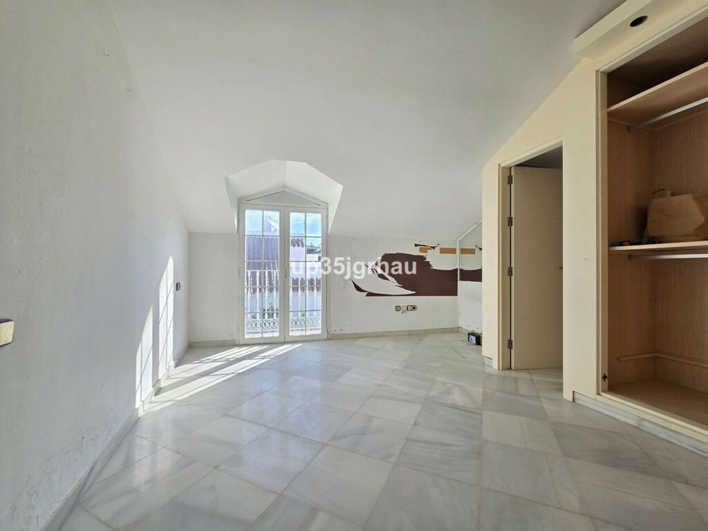 Top Floor Apartment Estepona Málaga - image 13