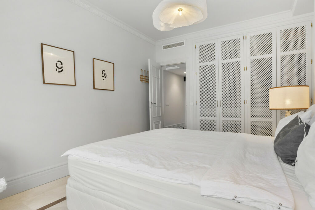 Middle Floor Apartment Nueva Andalucía Málaga - image 13