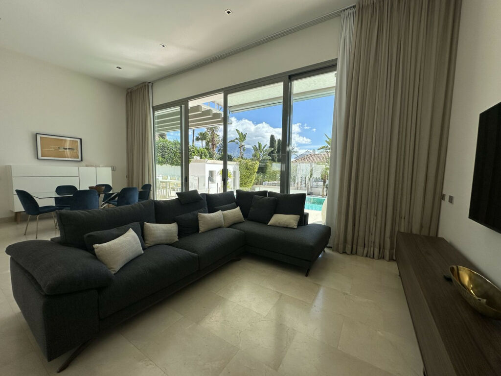 Detached Villa Benahavís Málaga - image 13