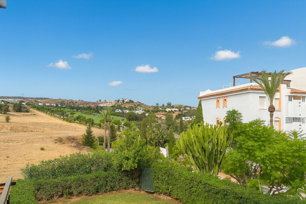 Middle Floor Apartment Cerros del Aguila Málaga - image 13