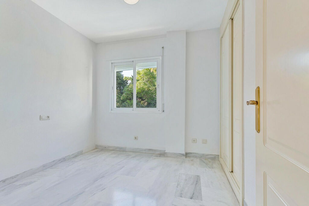 Middle Floor Studio Marbella Málaga - image 13