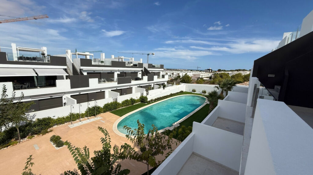 Middle Floor Apartment Torrevieja Alicante - image 13