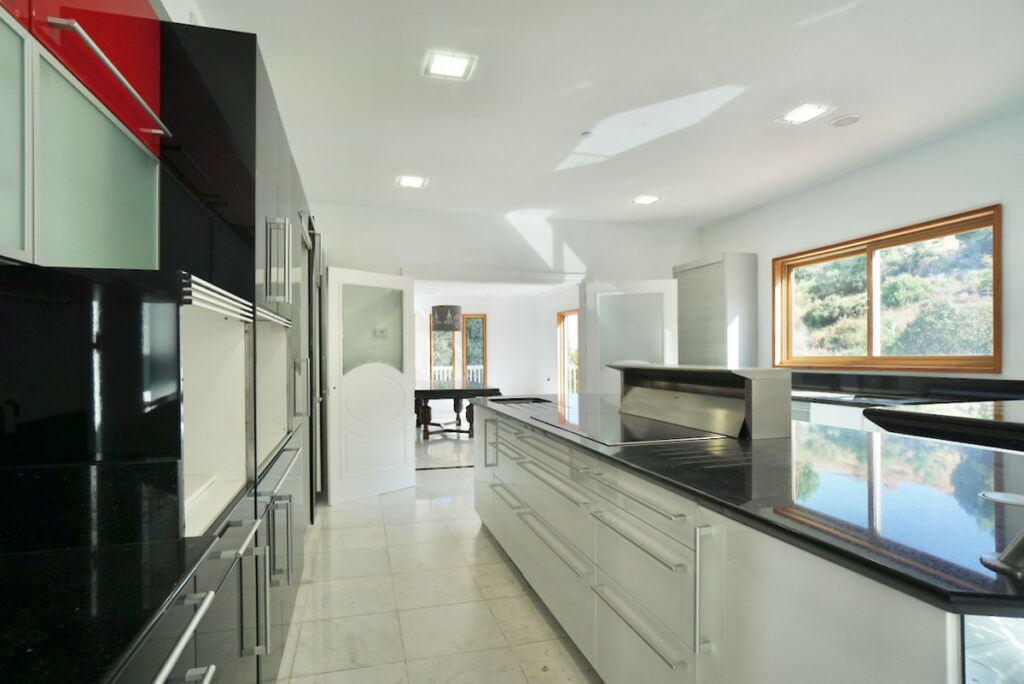 Detached Villa Benahavís Málaga - image 13