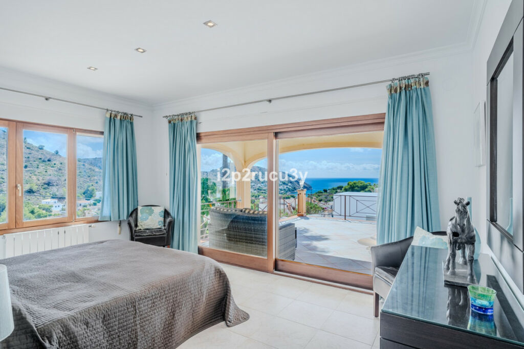 Detached Villa Moraira Alicante - image 14