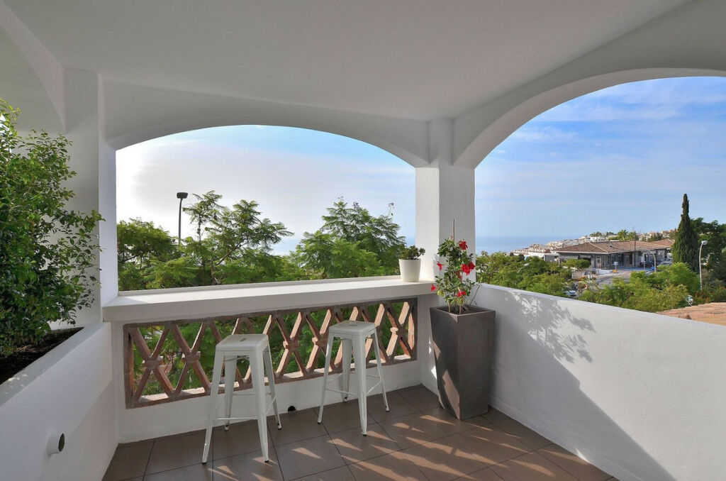 Middle Floor Apartment Benalmadena Pueblo Málaga - image 13