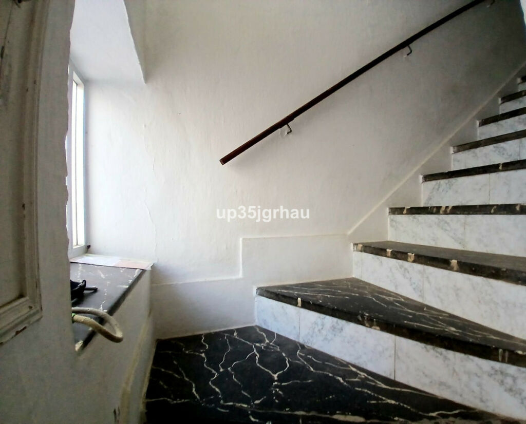 Detached Villa Estepona Málaga - image 13