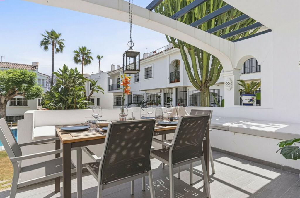 Townhouse Nueva Andalucía Málaga - image 13