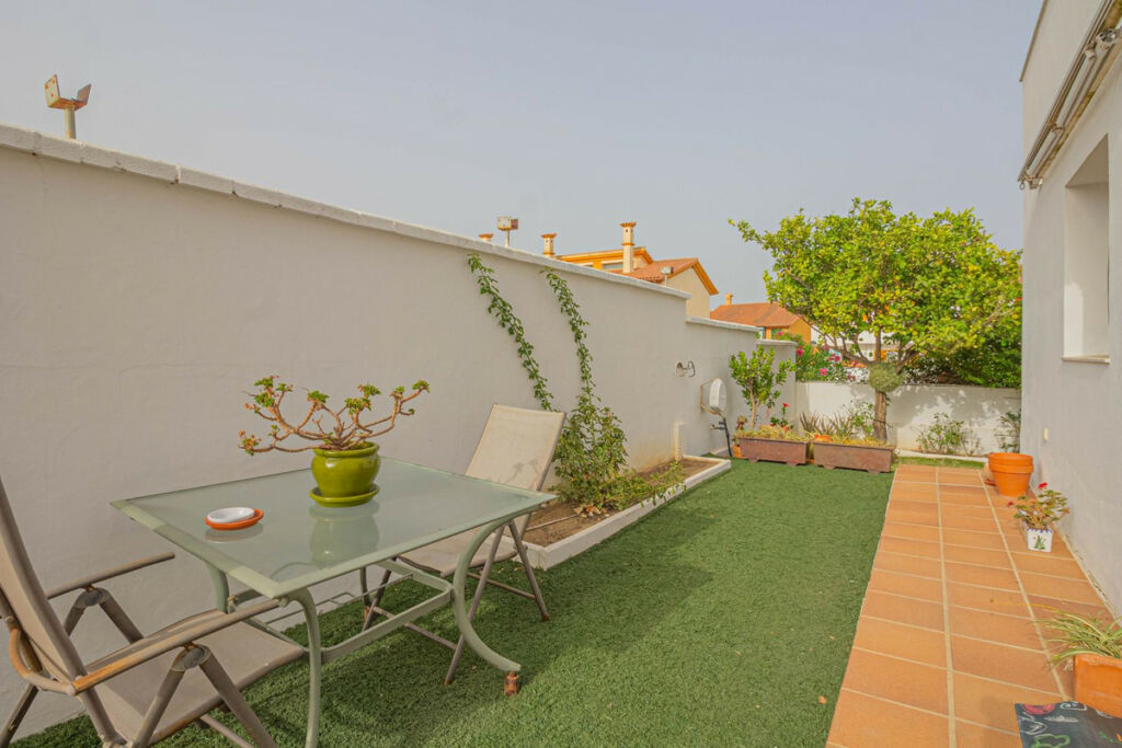 Detached Villa La Línea Cádiz - image 12