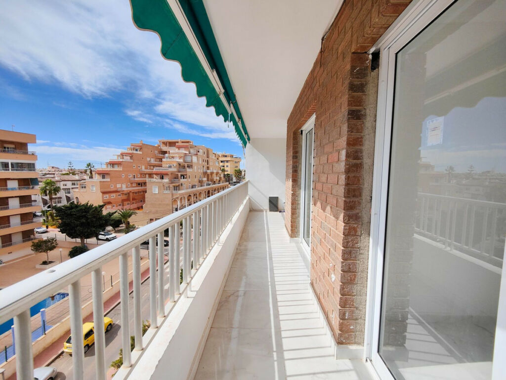 Middle Floor Apartment Punta Prima Alicante - image 13