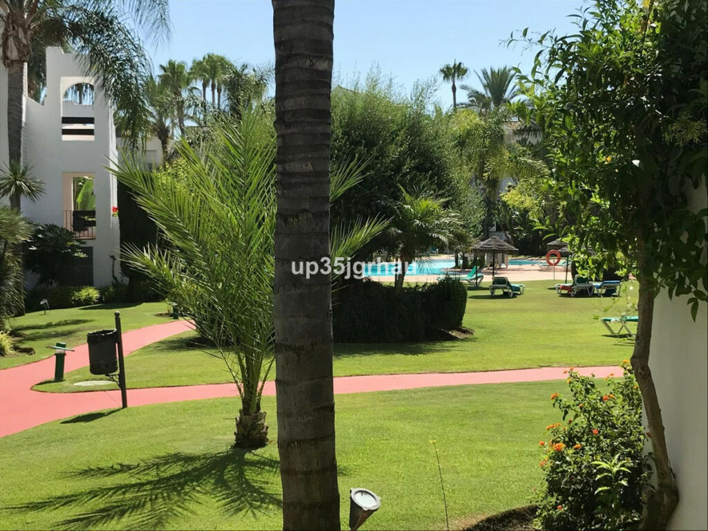 Middle Floor Apartment Estepona Málaga - image 16