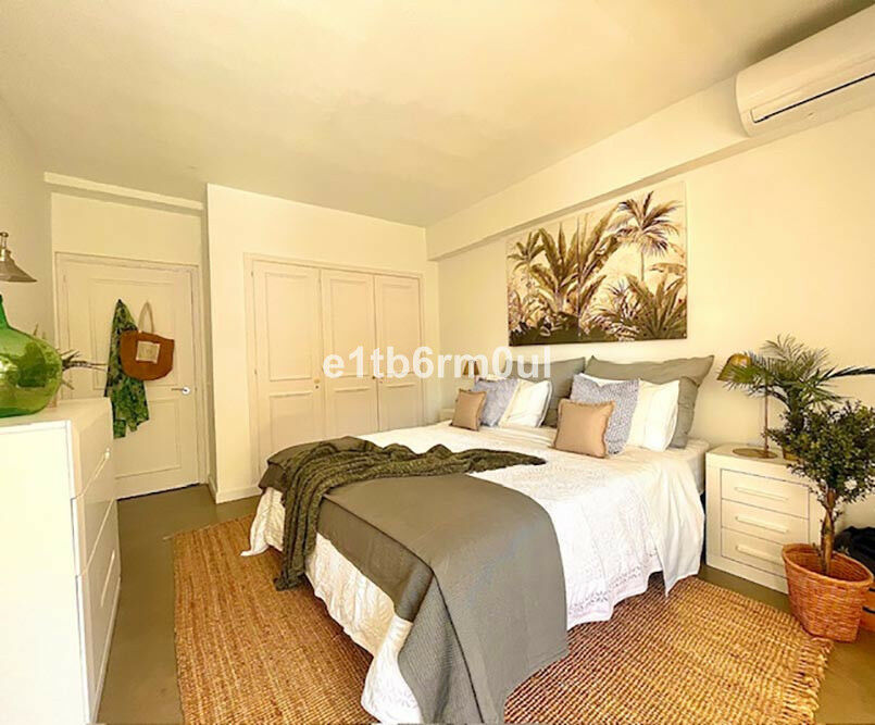 Middle Floor Apartment The Golden Mile Málaga - image 13