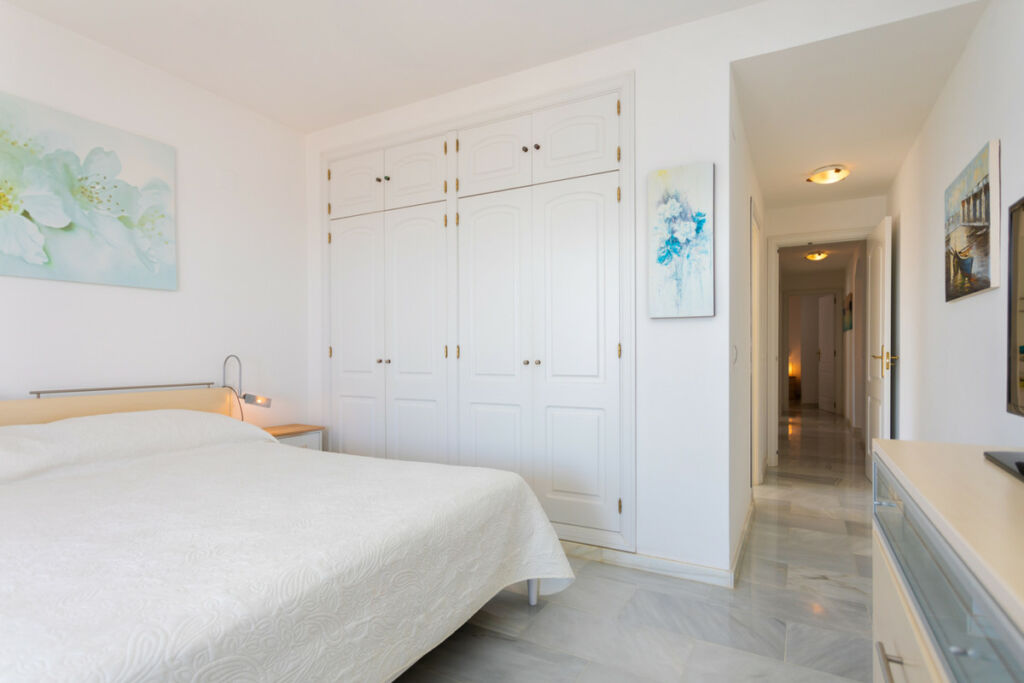 Middle Floor Apartment Calahonda Málaga - image 13