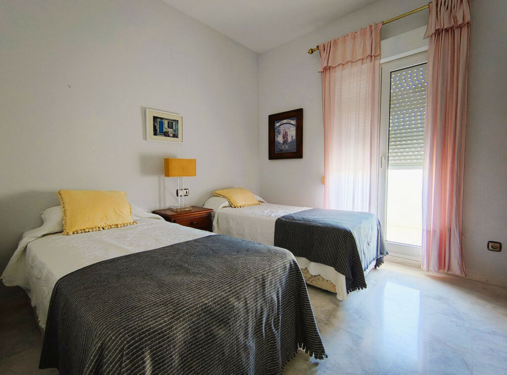 Middle Floor Apartment The Golden Mile Málaga - image 13