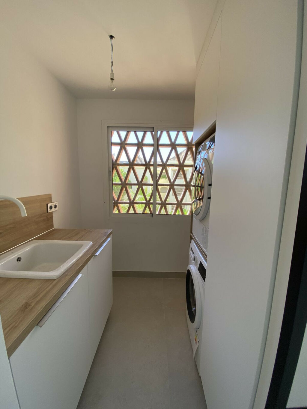 Middle Floor Apartment Elviria Málaga - image 10