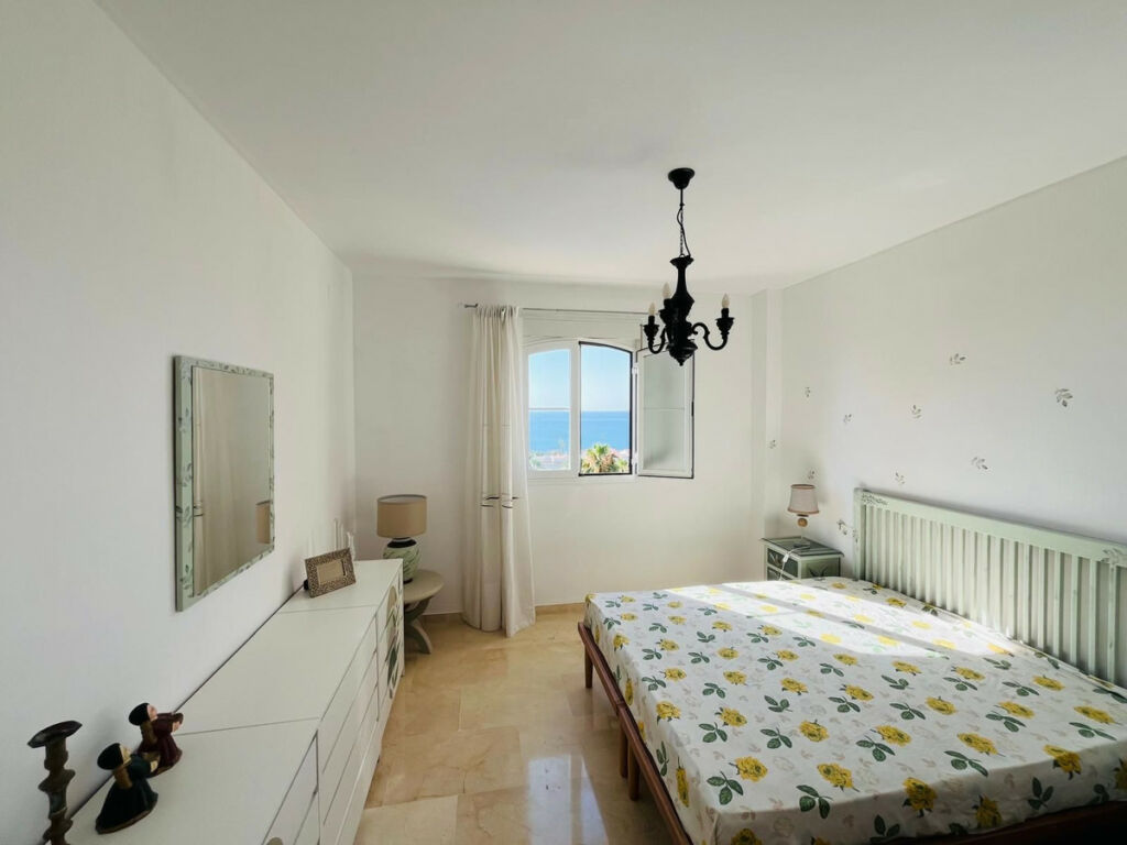 Penthouse Manilva Málaga - image 14