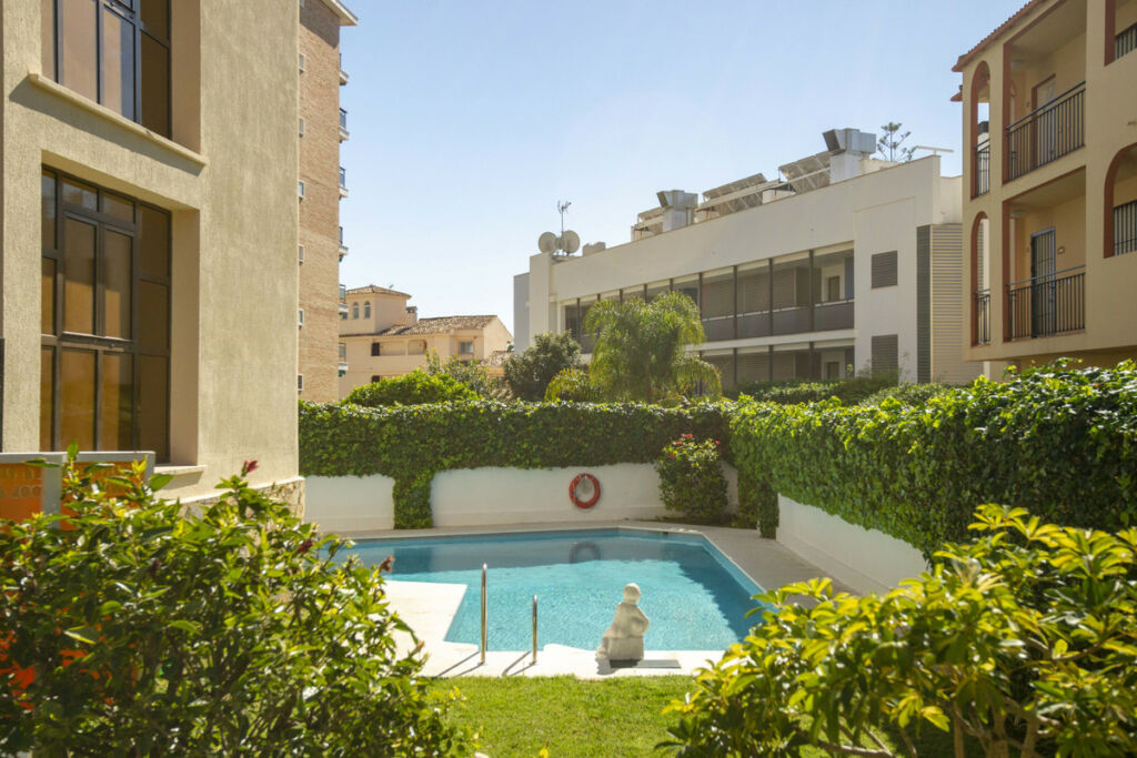 Middle Floor Apartment Montemar Málaga - image 14