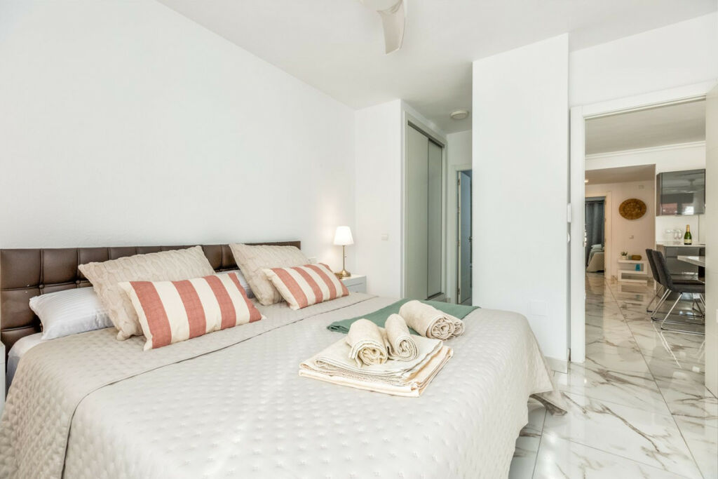 Middle Floor Apartment Nueva Andalucía Málaga - image 12