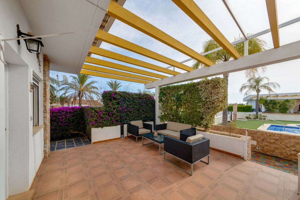 Bungalow Mil Palmeras Alicante - image 13