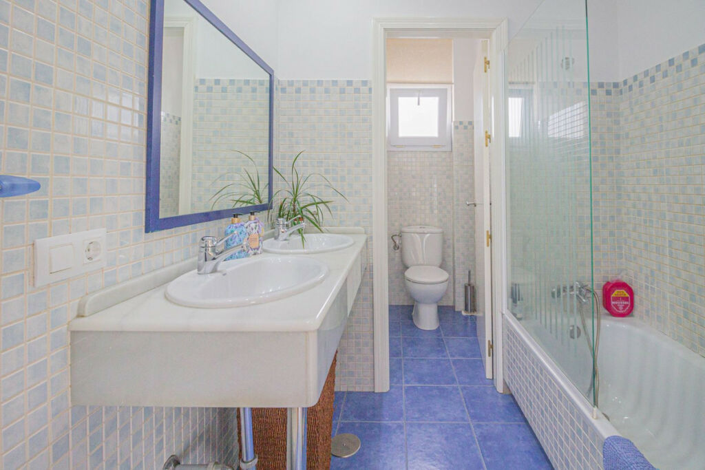 Detached Villa La Línea Cádiz - image 14